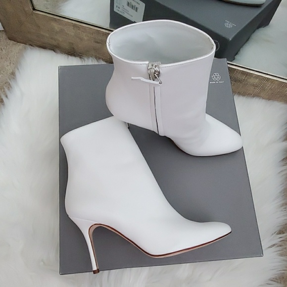 Manolo Blahnik Shoes - Manolo Blahnik white booties